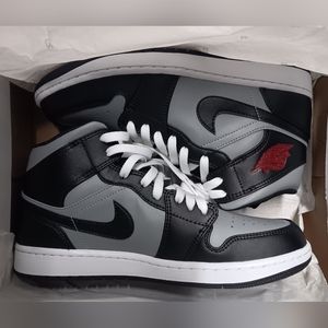 Air Jordan 1 Mid 9.5